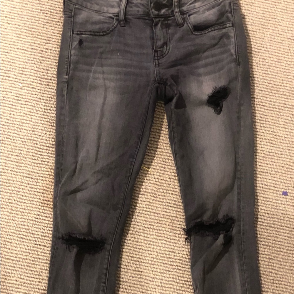 AEO American Eagle Low rise, faded black distressed skinny jeans jeggings / 4